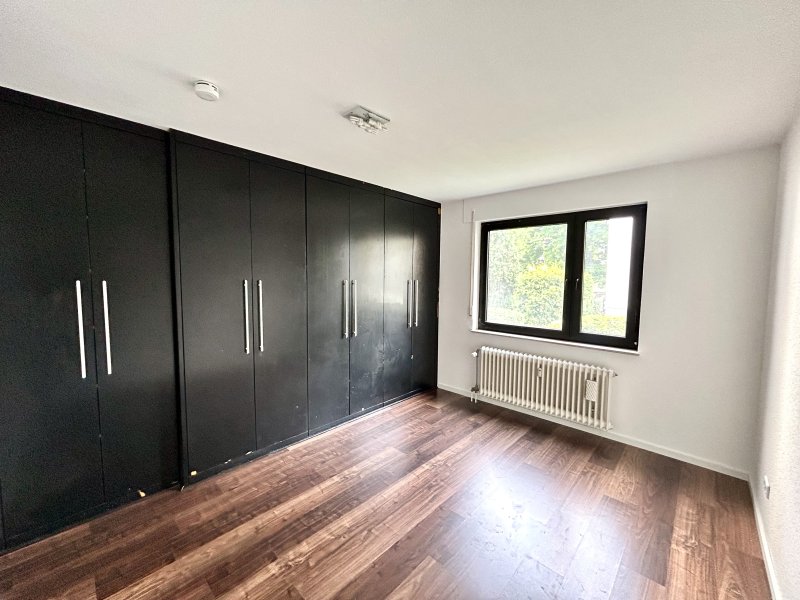 Schlafzimmer mit Kleiderschrank