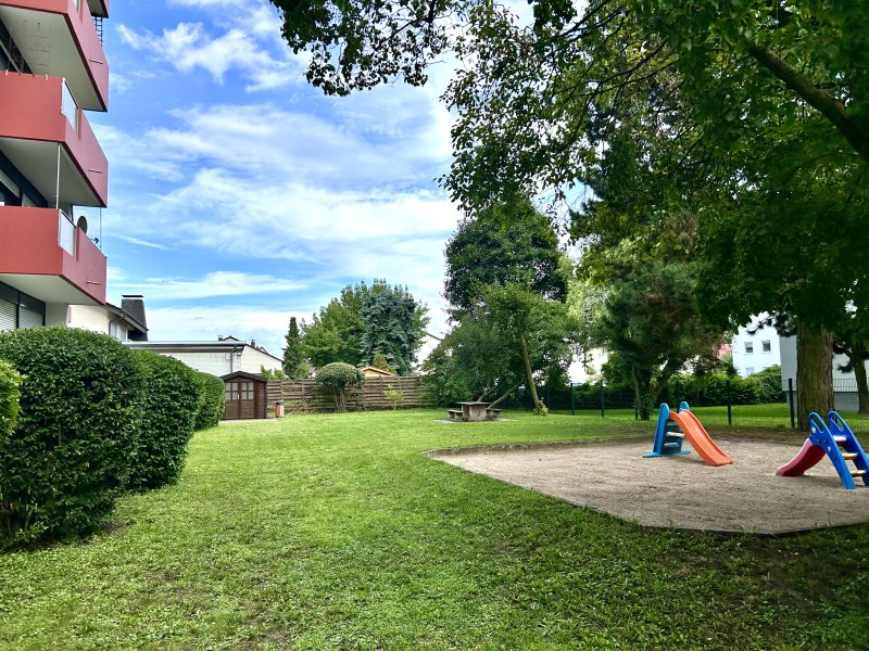 Spielplatz & Gartenhaus