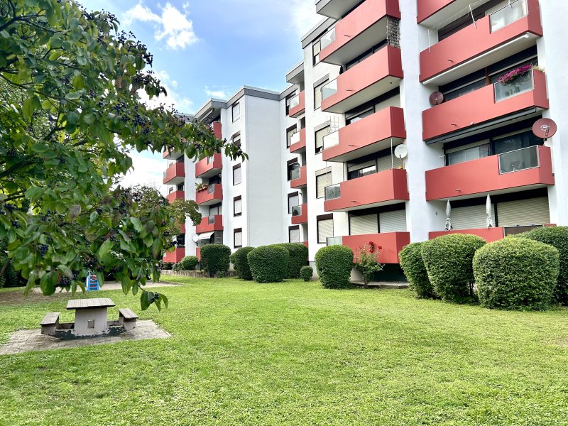 Hausansicht & Garten